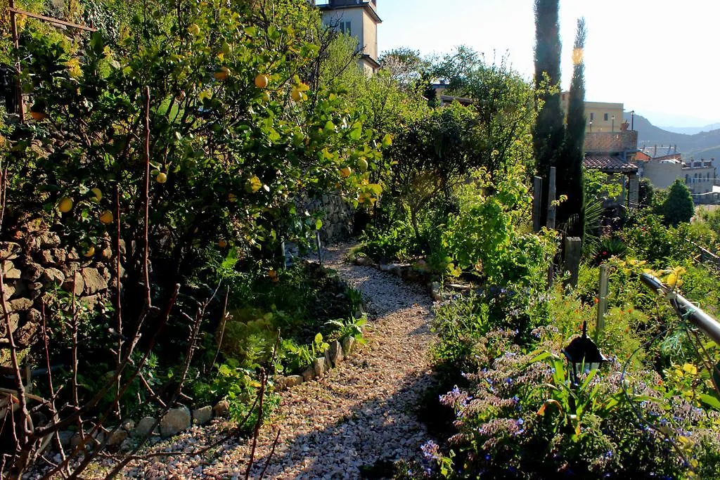 فندق مبيت وإفطار تاورمينا Villa Almoezia Charming B&B