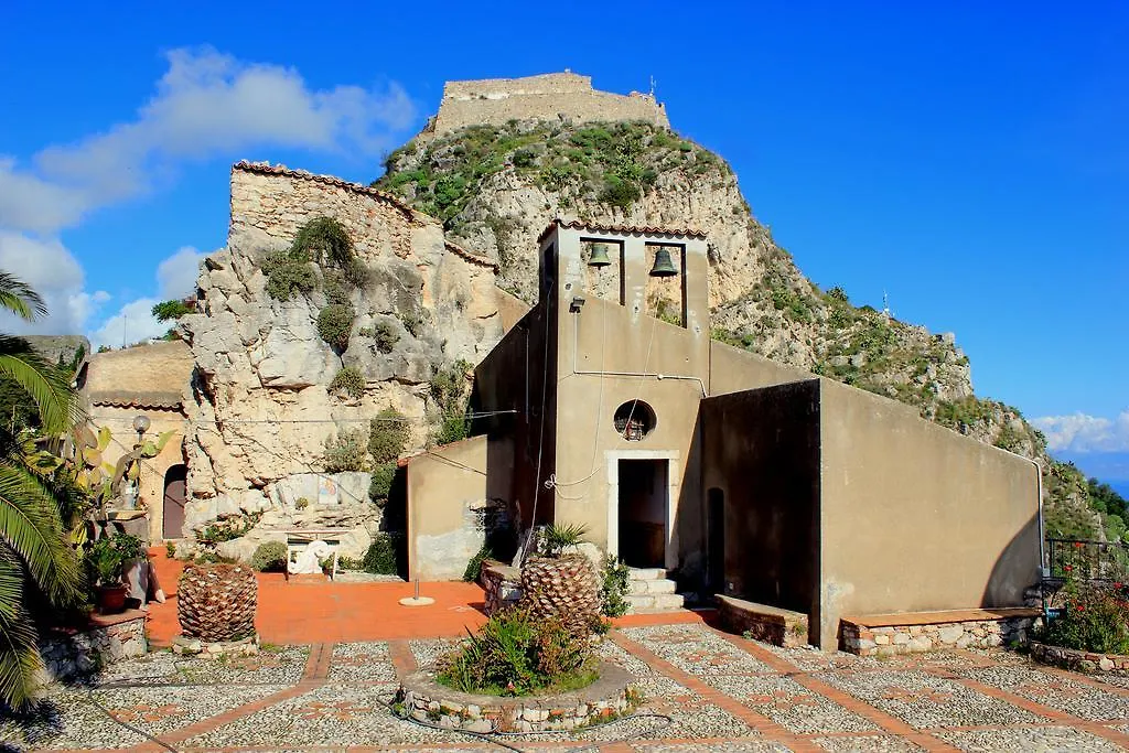 تاورمينا Villa Almoezia Charming B&B 0*,