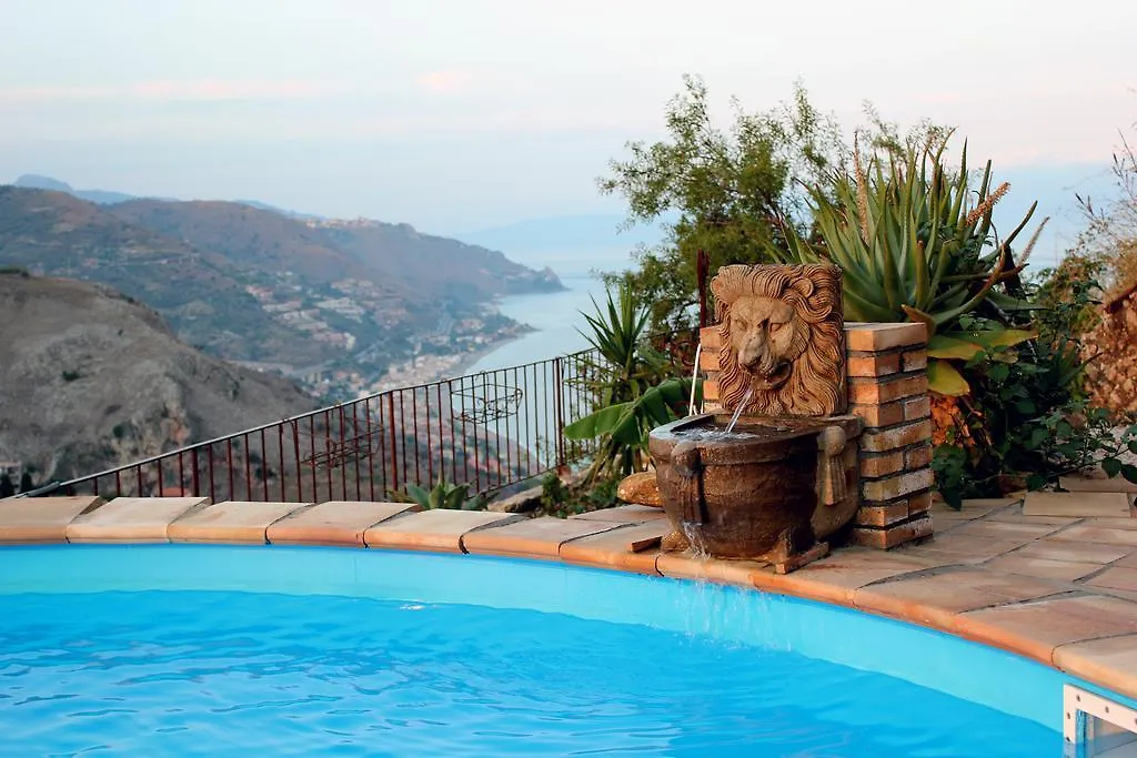 تاورمينا Villa Almoezia Charming B&B