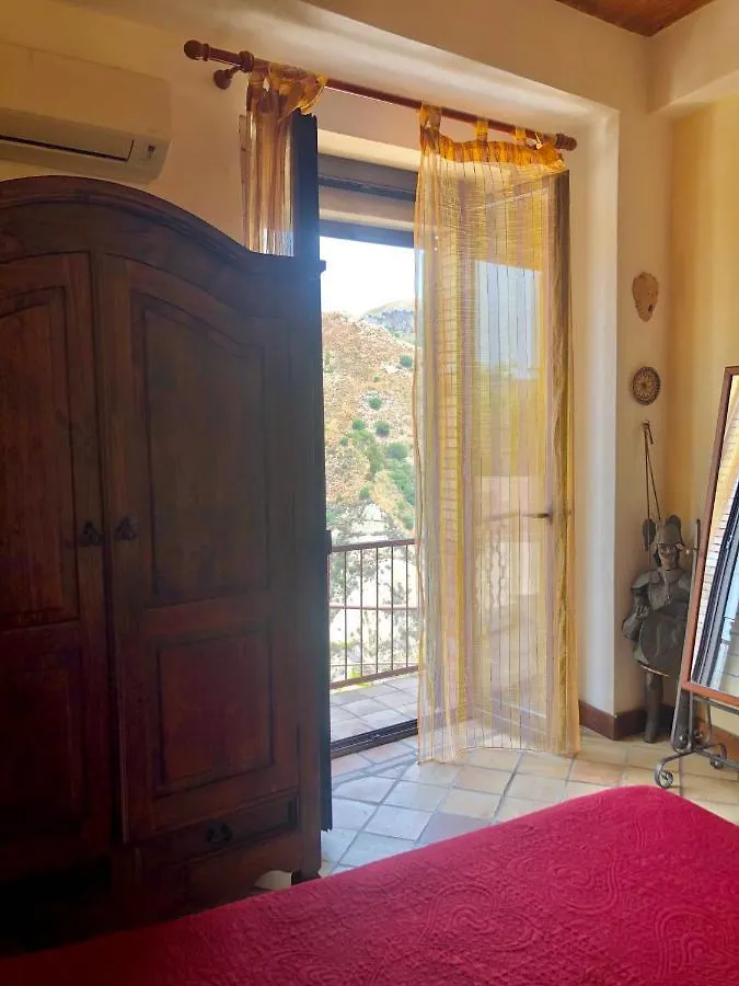 فندق مبيت وإفطار تاورمينا Villa Almoezia Charming B&B إيطاليا
