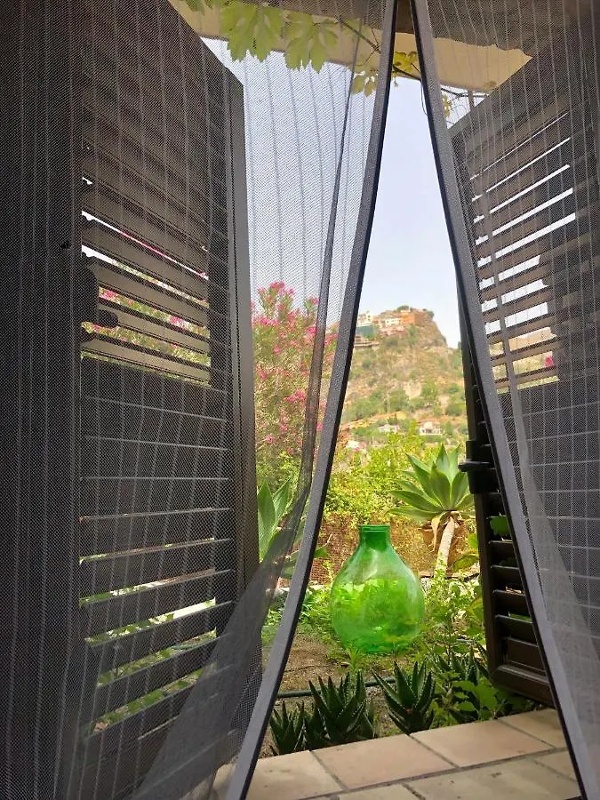 تاورمينا Villa Almoezia Charming B&B 0*,