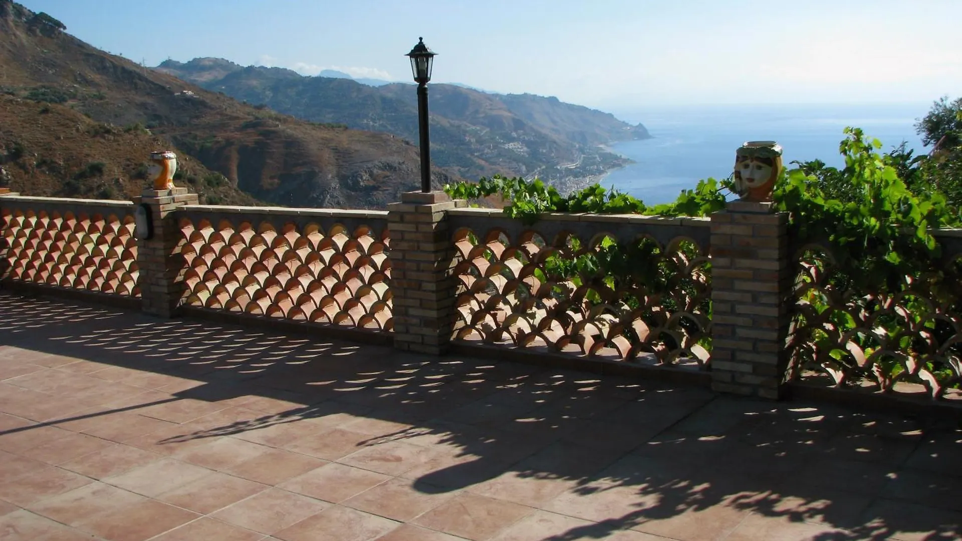 فندق مبيت وإفطار تاورمينا Villa Almoezia Charming B&B