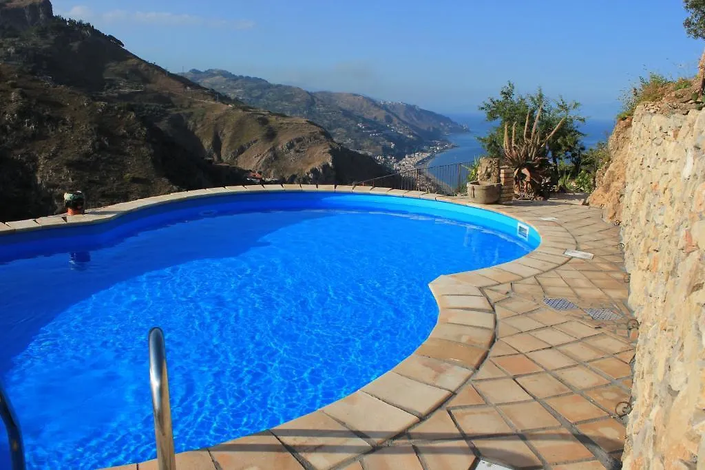 تاورمينا Villa Almoezia Charming B&B