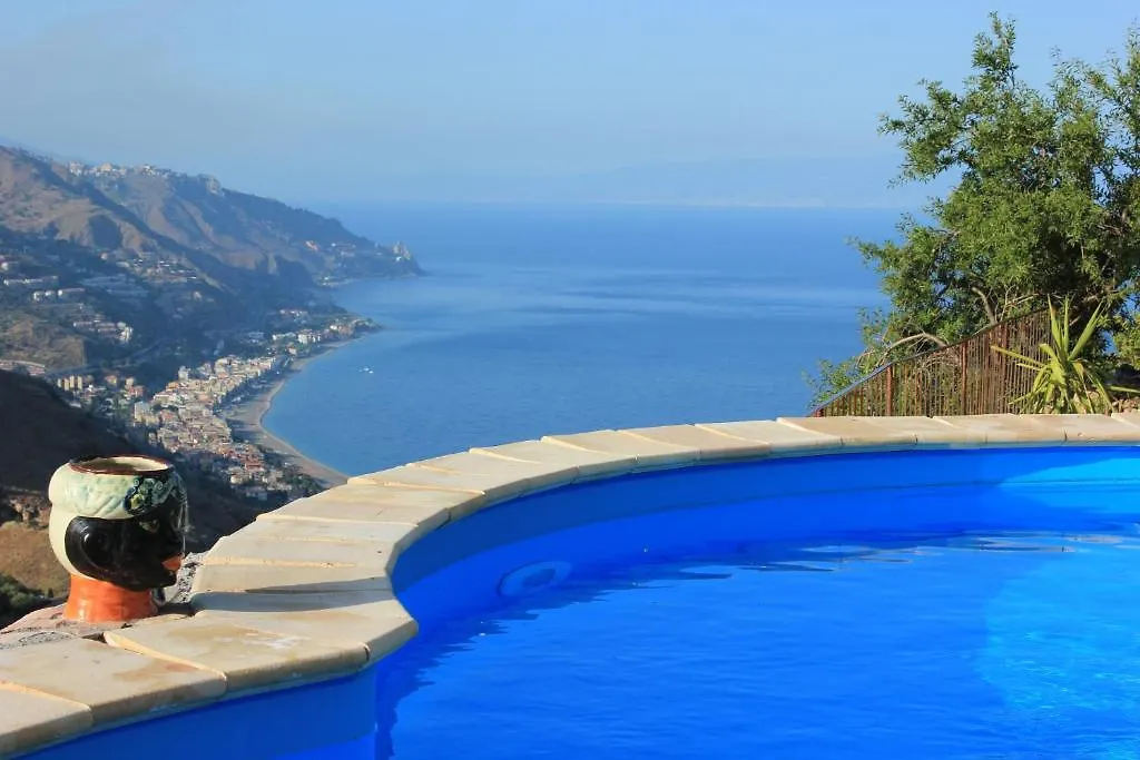 تاورمينا Villa Almoezia Charming B&B