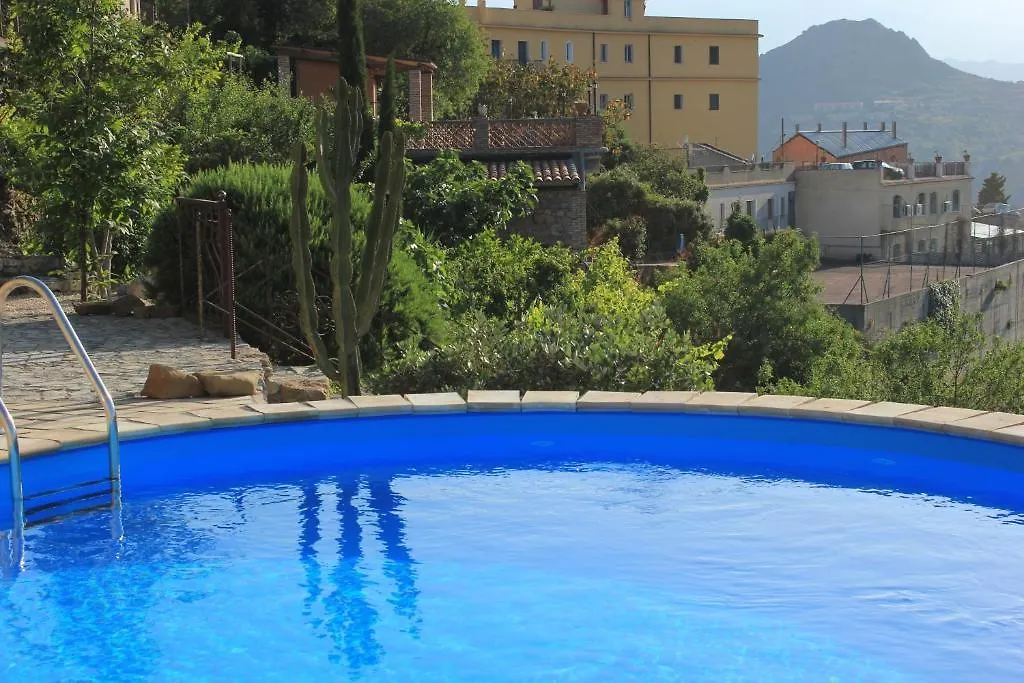 فندق مبيت وإفطار تاورمينا Villa Almoezia Charming B&B