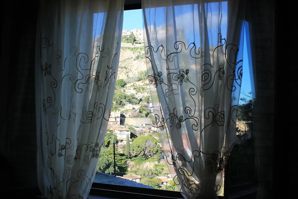 تاورمينا Villa Almoezia Charming B&B
