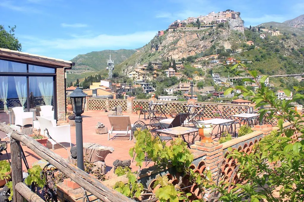 تاورمينا Villa Almoezia Charming B&B