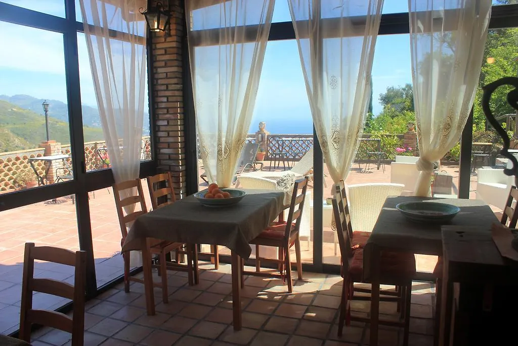 فندق مبيت وإفطار تاورمينا Villa Almoezia Charming B&B