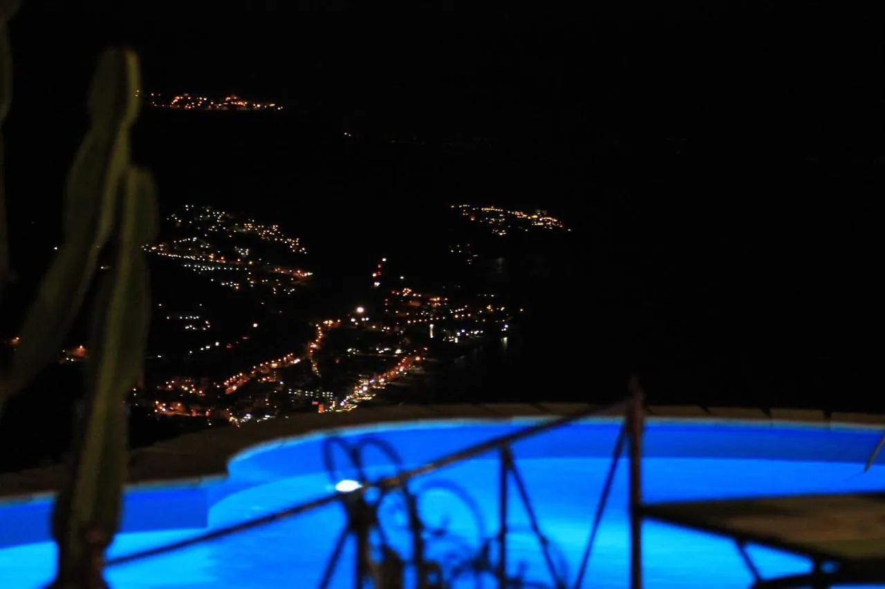 فندق مبيت وإفطار تاورمينا Villa Almoezia Charming B&B إيطاليا